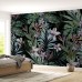 Ormanın Gizemi: Yoğun Tropikal Yaprak ve Çiçek Desenli Duvar Kağıdı