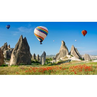 İri Kayalar Üstünde Uçan Renkli Sıcak Hava Balonları Duvar Kağıdı